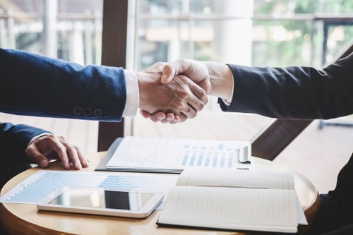 Ultime soluzioni aziendali su Come Serviamo i Nostri Clienti Globali: Dalla Richiesta alla Consegna